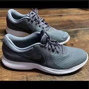 Nike Revolution 4 Men’s Running Shoe Size 10.5.
